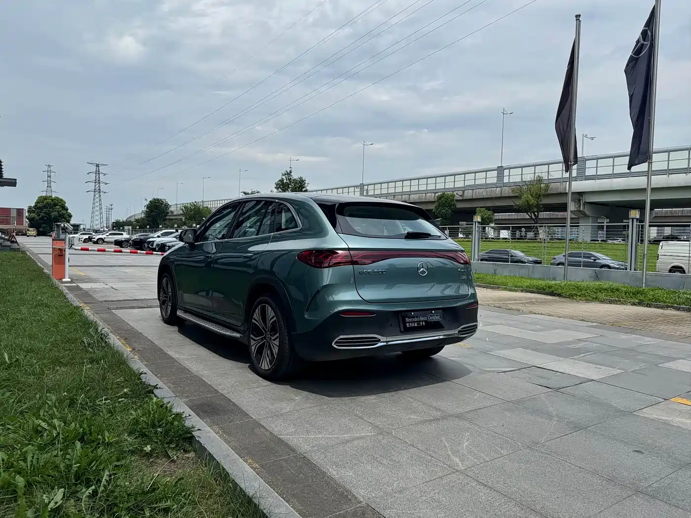 Mercedes-Benz EQE SUV 2024 500 4MATIC Luxury Edition фото 17