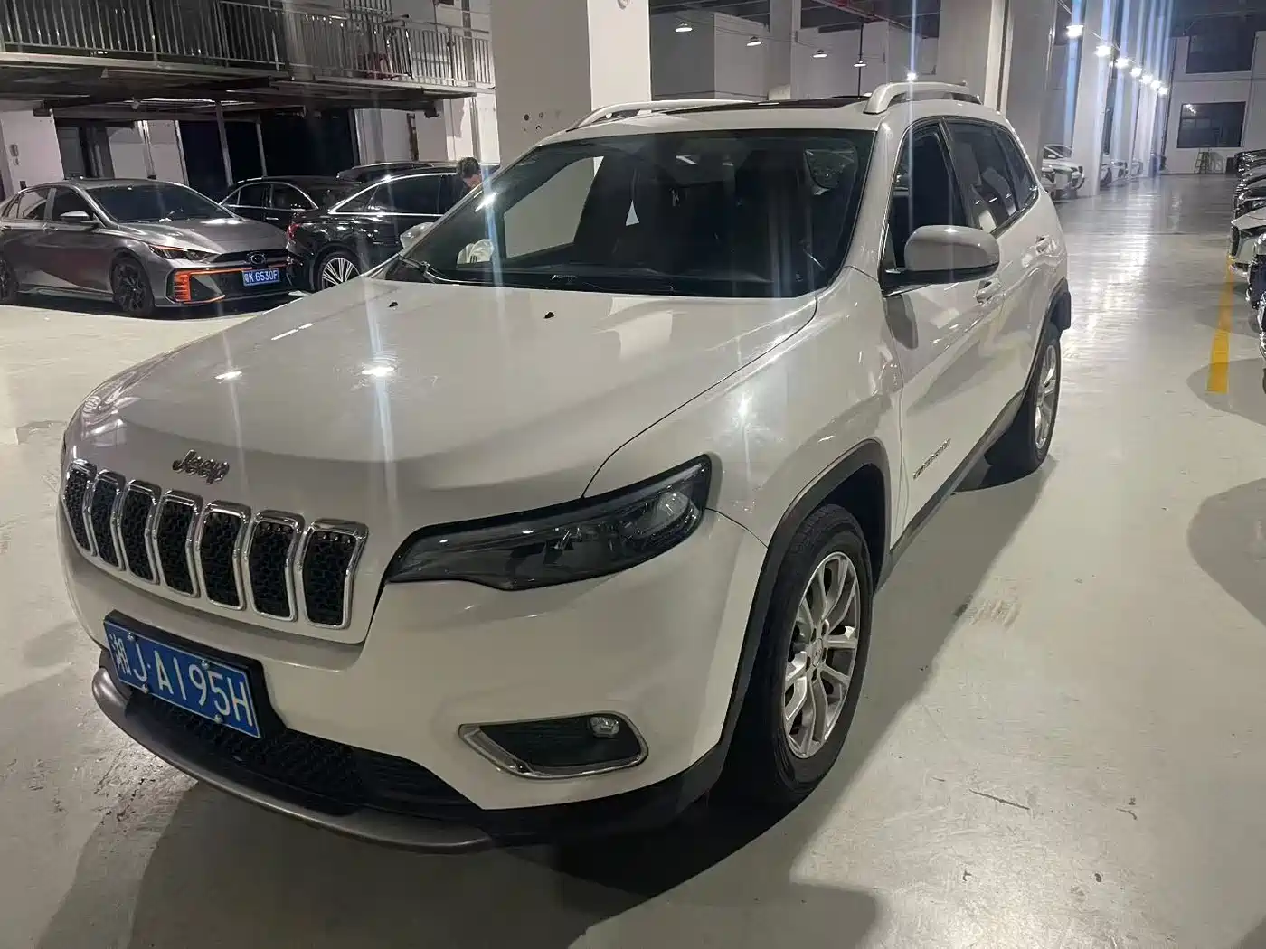 Jeep Cherokee 2019 2.0L 2WD Deluxe Edition China VI