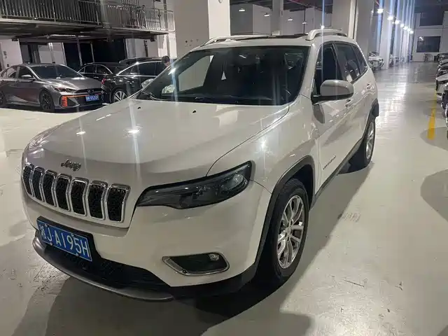 Jeep Cherokee 2019 2.0L 2WD Deluxe Edition China VI