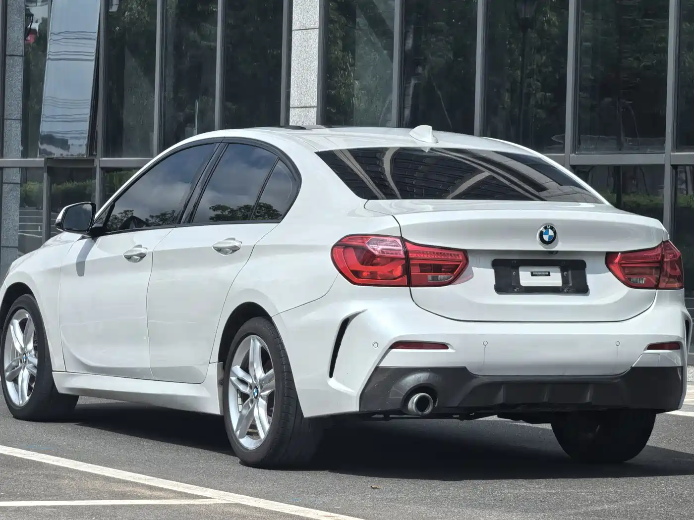 BMW 1 Series 2019 118i M Sport Package фото 4