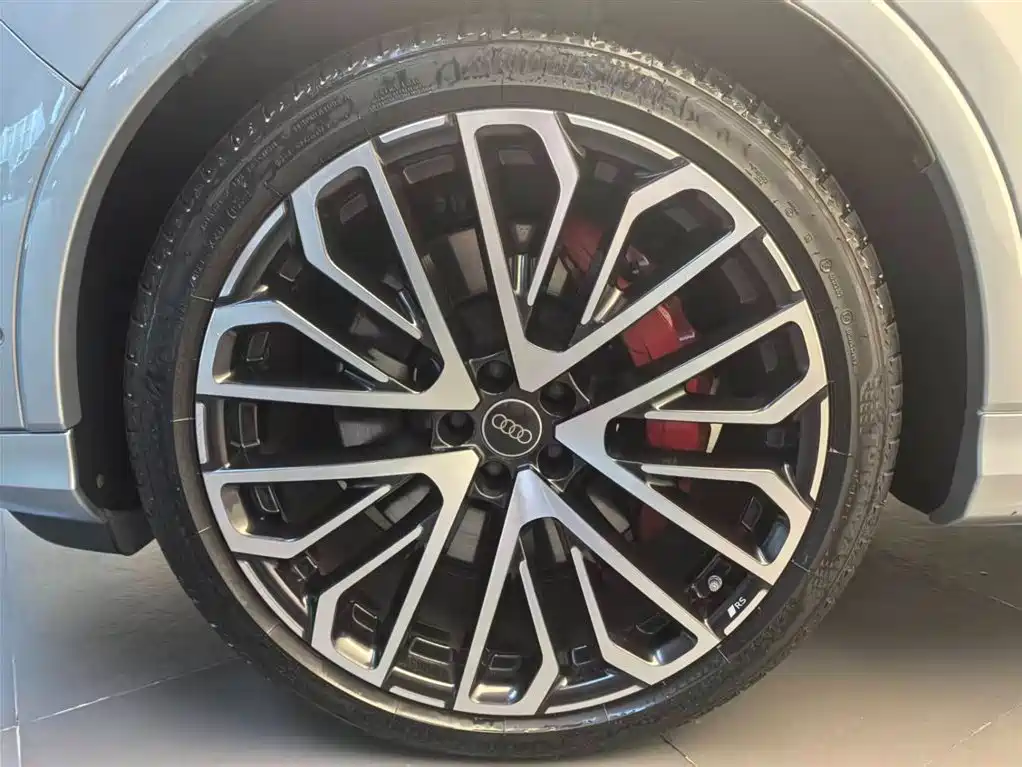 Audi SQ7 2024 4.0 TFSI фото 15