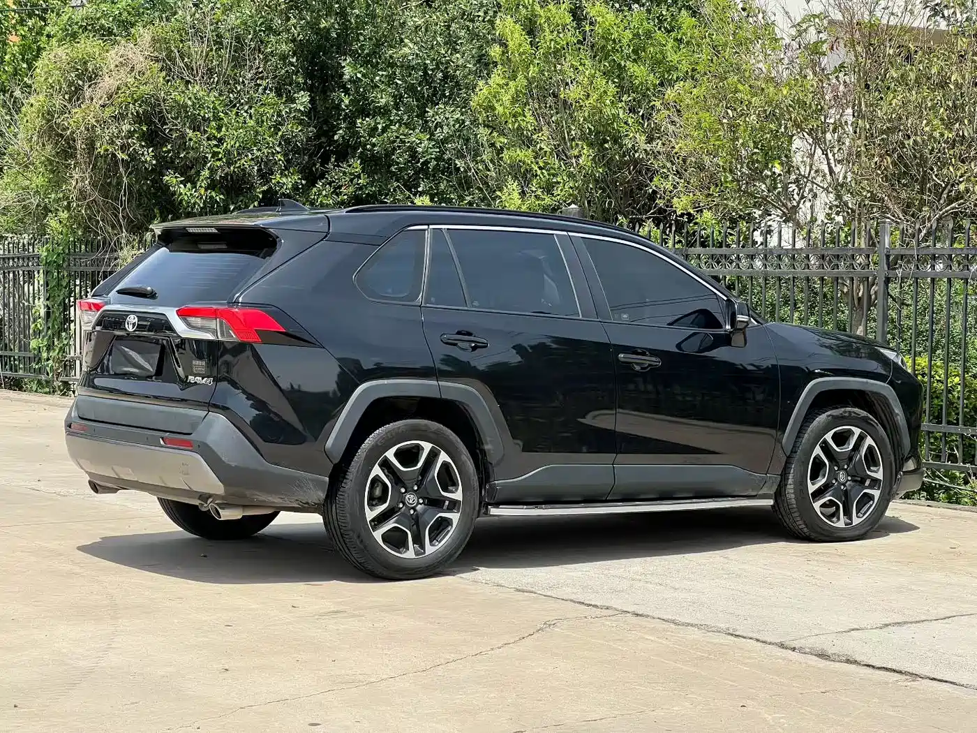 Toyota RAV4 Rongfang 2020 2.0L CVT 2WD Prestige Edition фото 7