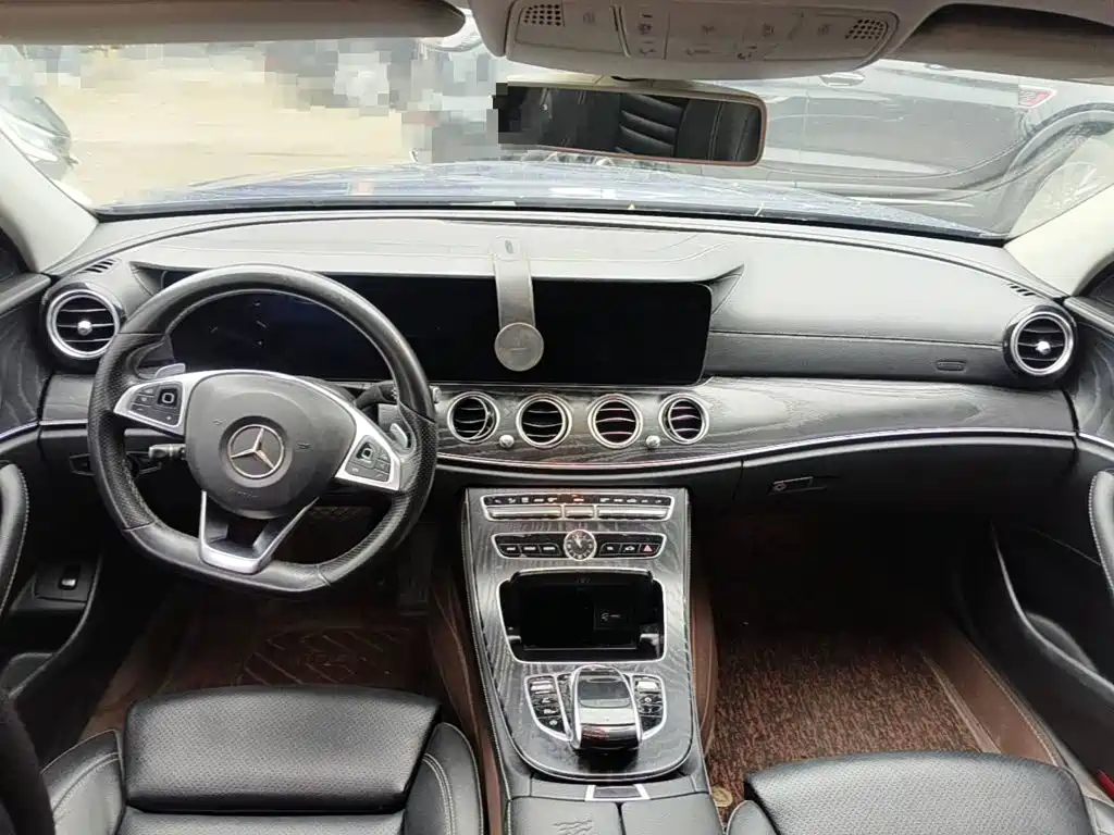 صورة 12 - Mercedes-Benz E-Class