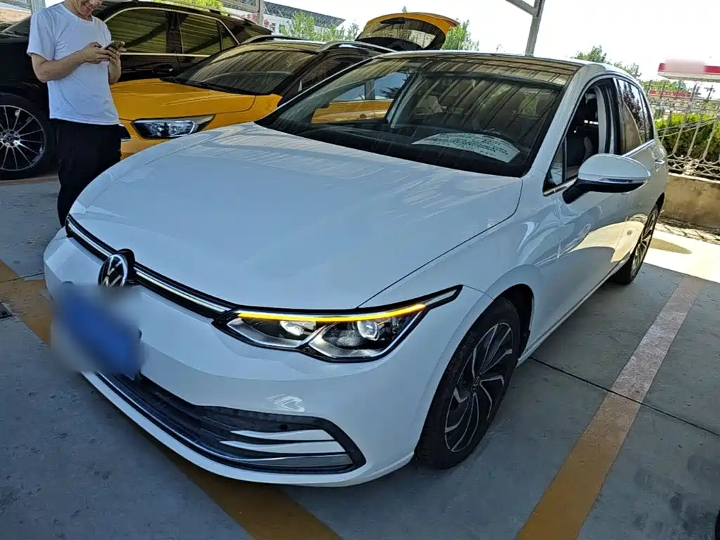 Volkswagen Golf 2021 200TSI DSG