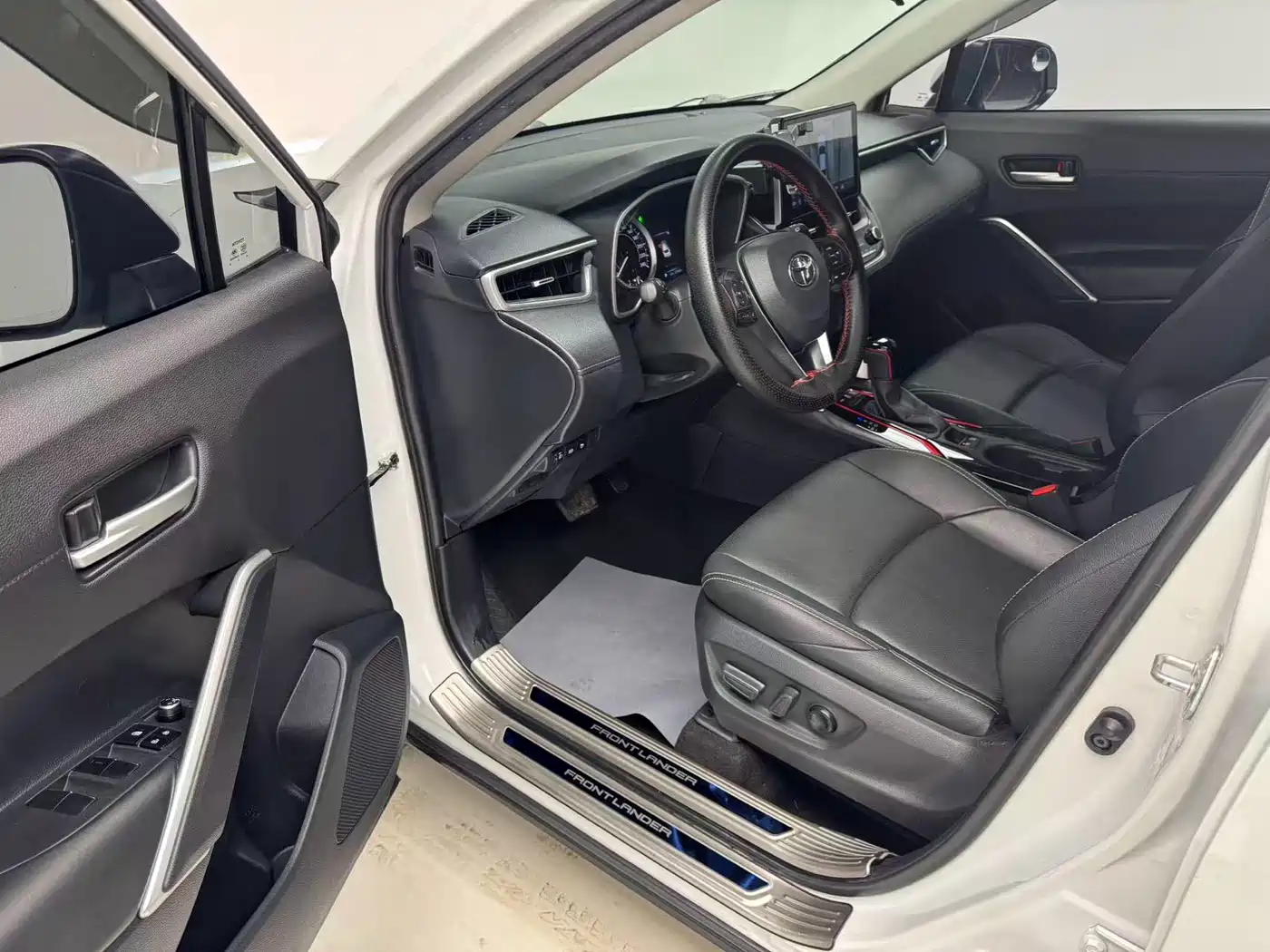 Toyota Frontlander 2023 2.0L CVT Luxury Edition фото 11