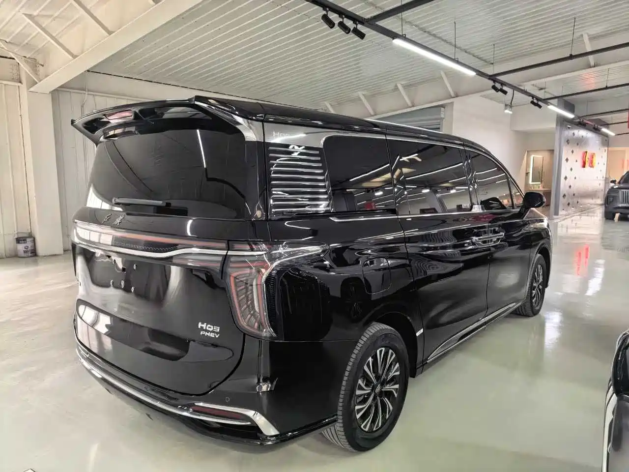 Hongqi HQ9 PHEV 2024 Model 2.0T AWD Business Edition фото 7