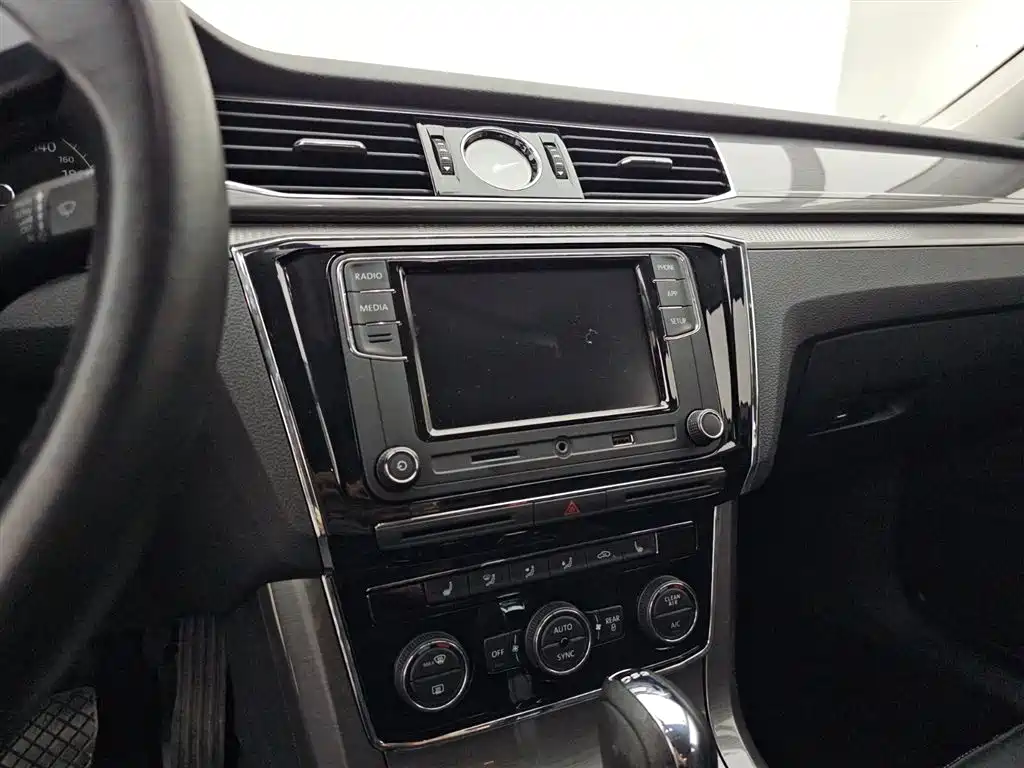 Volkswagen Passat 2017 330TSI DSG Prestige фото 11