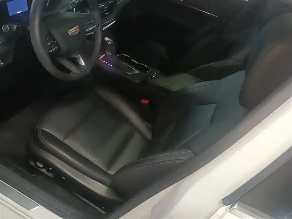 CADILLAC CT4