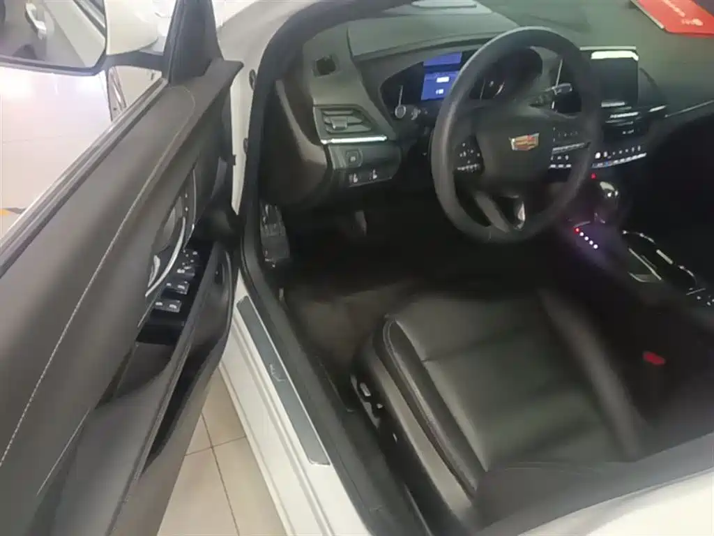 CADILLAC CT4