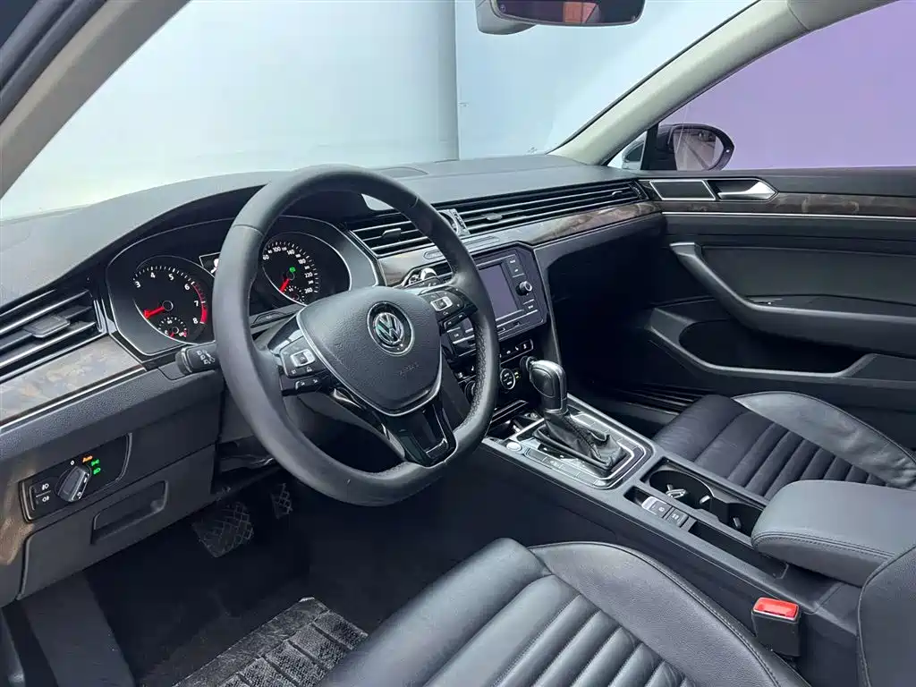 Volkswagen Magotan 2018 Facelift 330TSI DSG Luxury фото 14