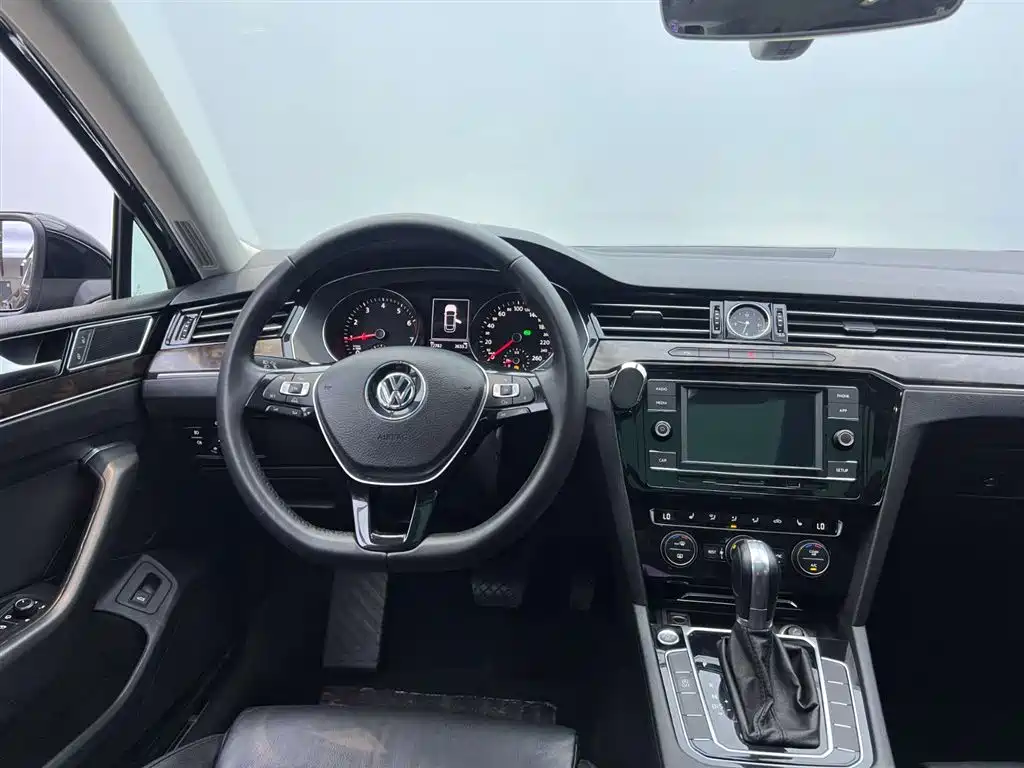 Volkswagen Magotan 2018 Facelift 330TSI DSG Luxury фото 32
