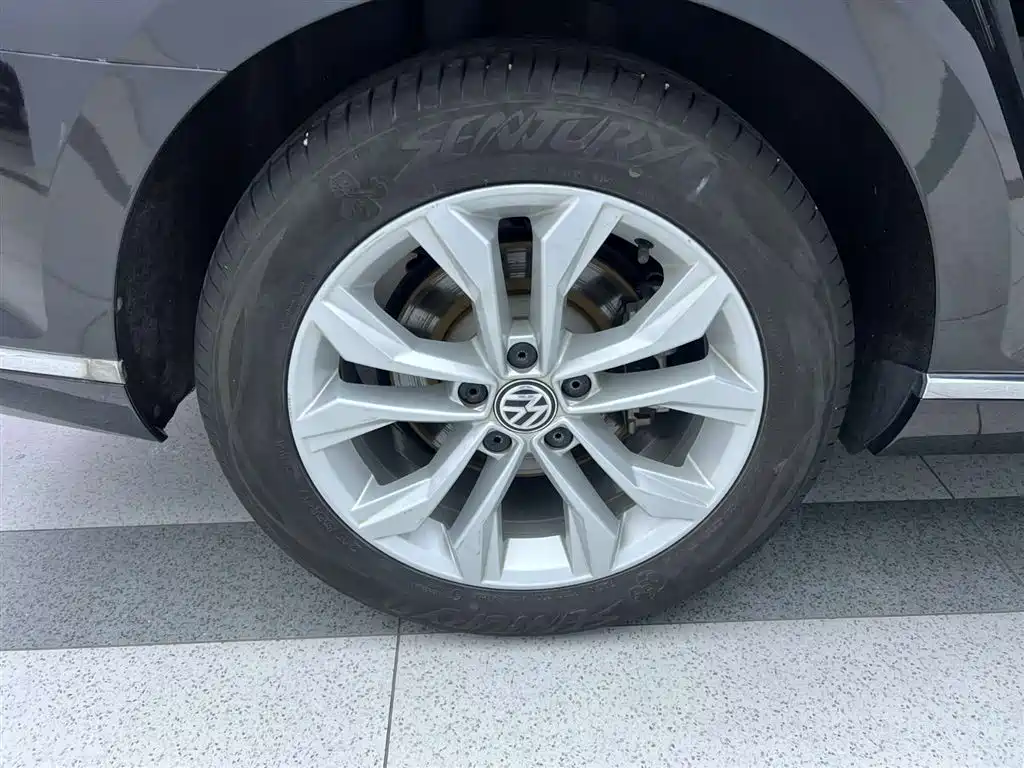 Volkswagen Magotan 2018 Facelift 330TSI DSG Luxury фото 8