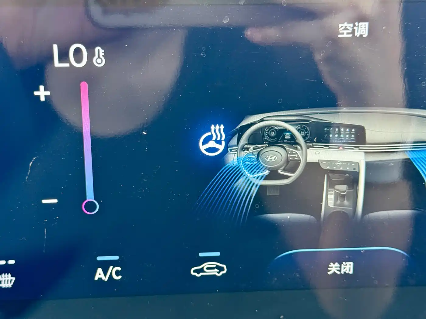 Hyundai Elantra 2022 1.5L CVT LUX Premium Edition фото 6