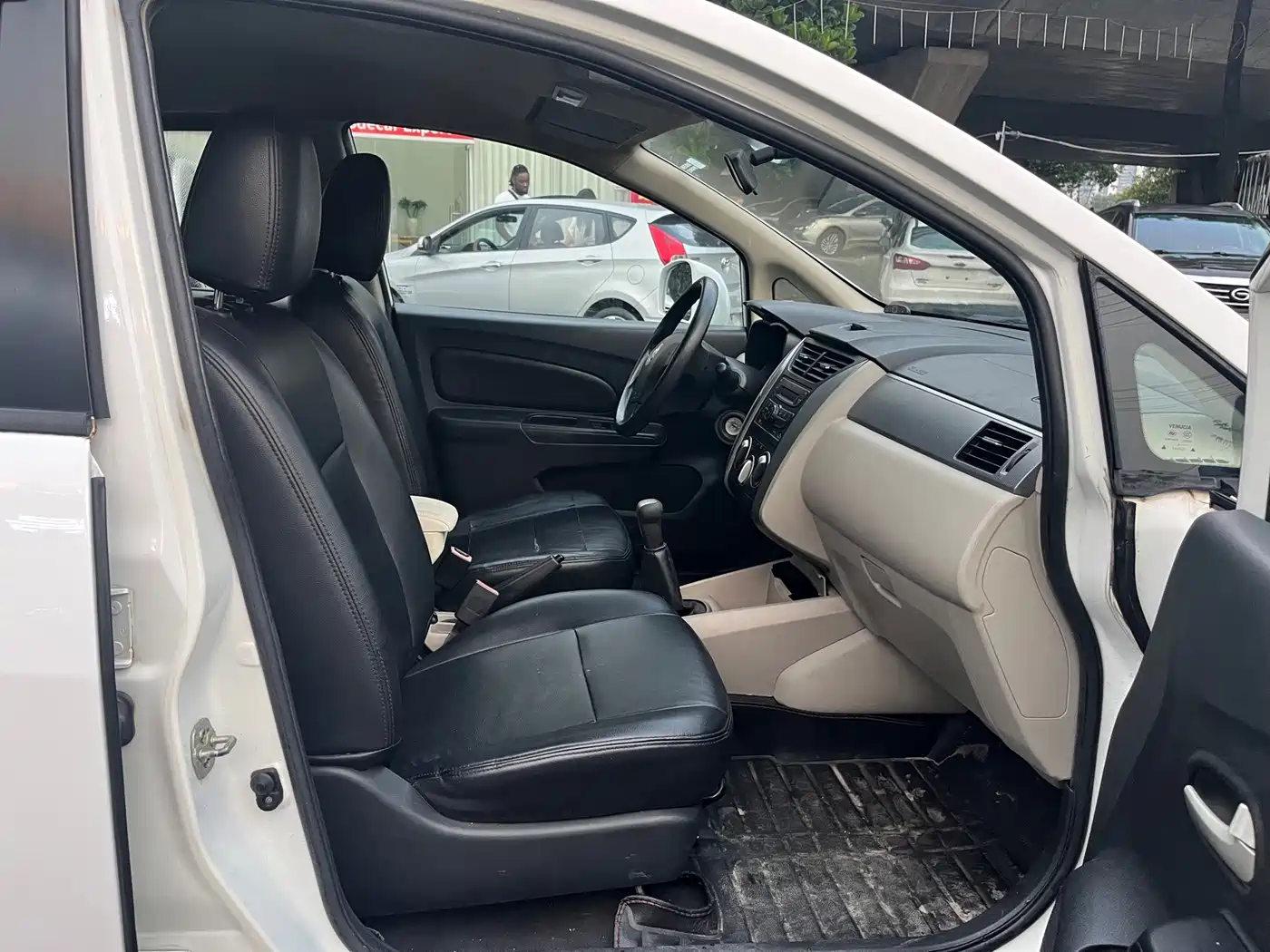 Venucia R50 2016 2015 1.6L Manual Fashion