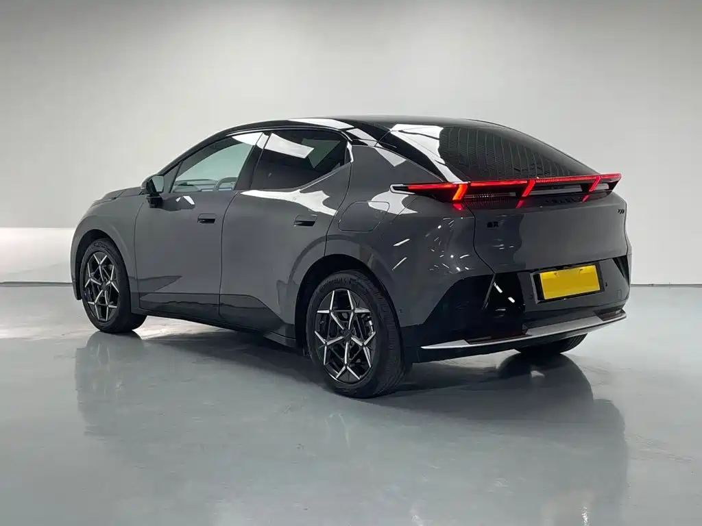 Фото 6 - Lynk & Co Z20