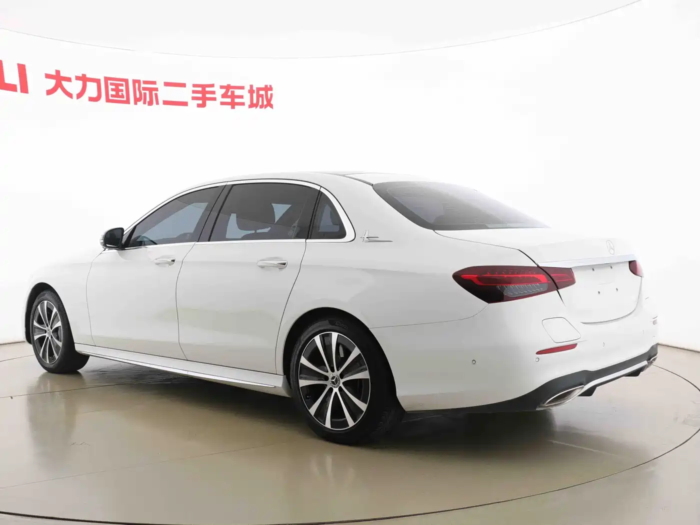 Mercedes-Benz E-Class New Energy 2023 E 350 e L Plug-in Hybrid Sport Sedan фото 15