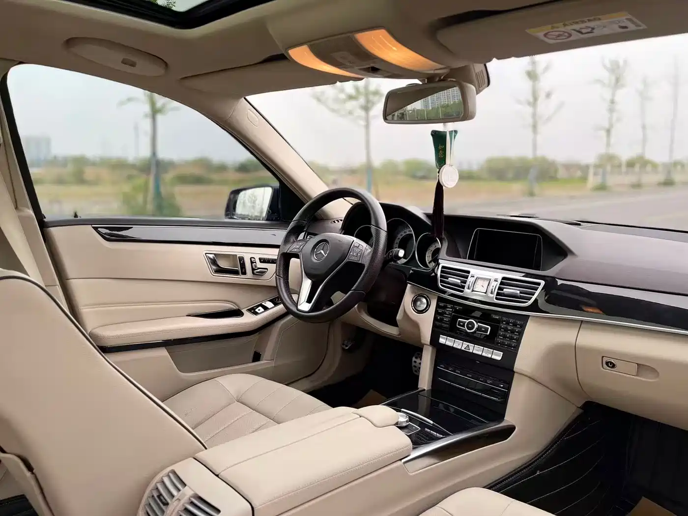 Mercedes-Benz E-Class 2015 E 260 L Sport фото 20