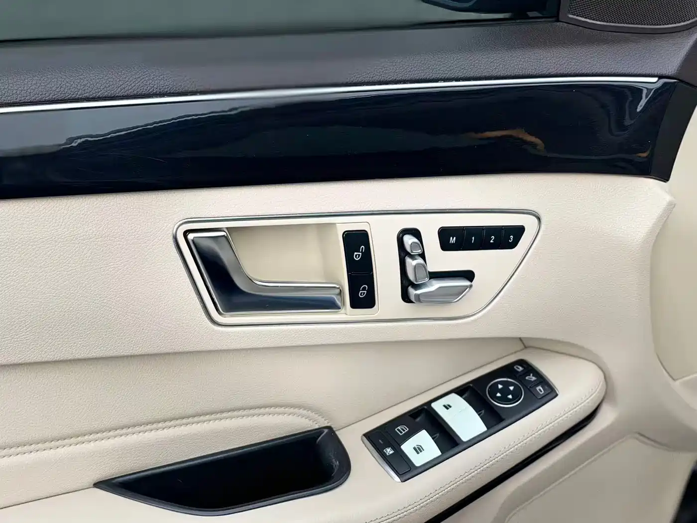 Mercedes-Benz E-Class 2015 E 260 L Sport фото 21