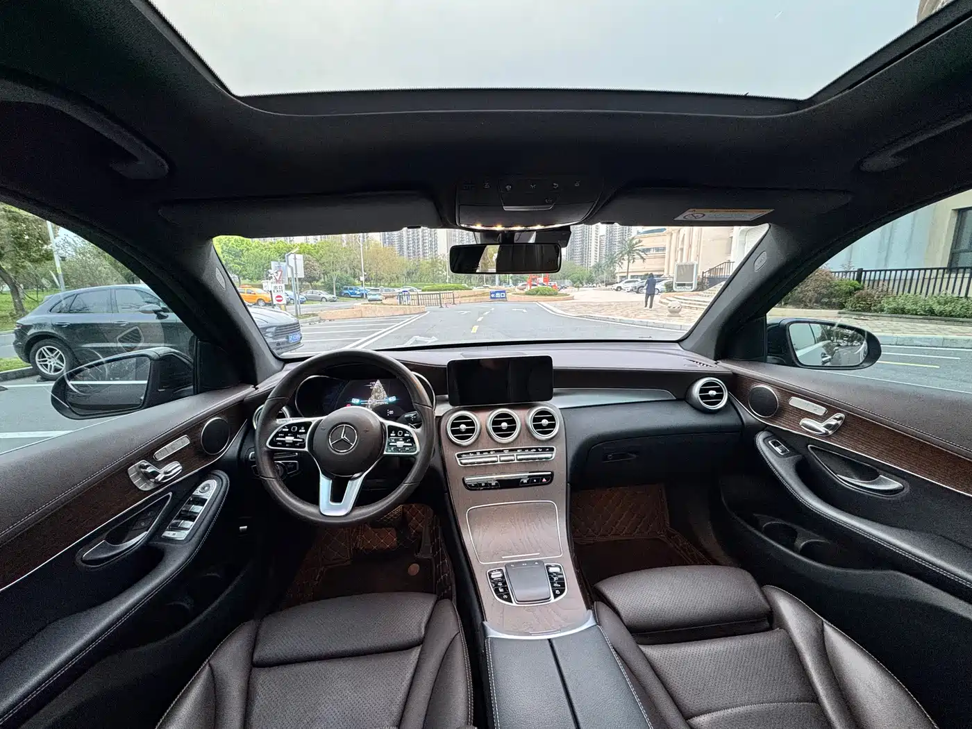 Mercedes-Benz GLC 2022 Facelift GLC 300 L 4MATIC Dynamic Collector's Edition фото 10