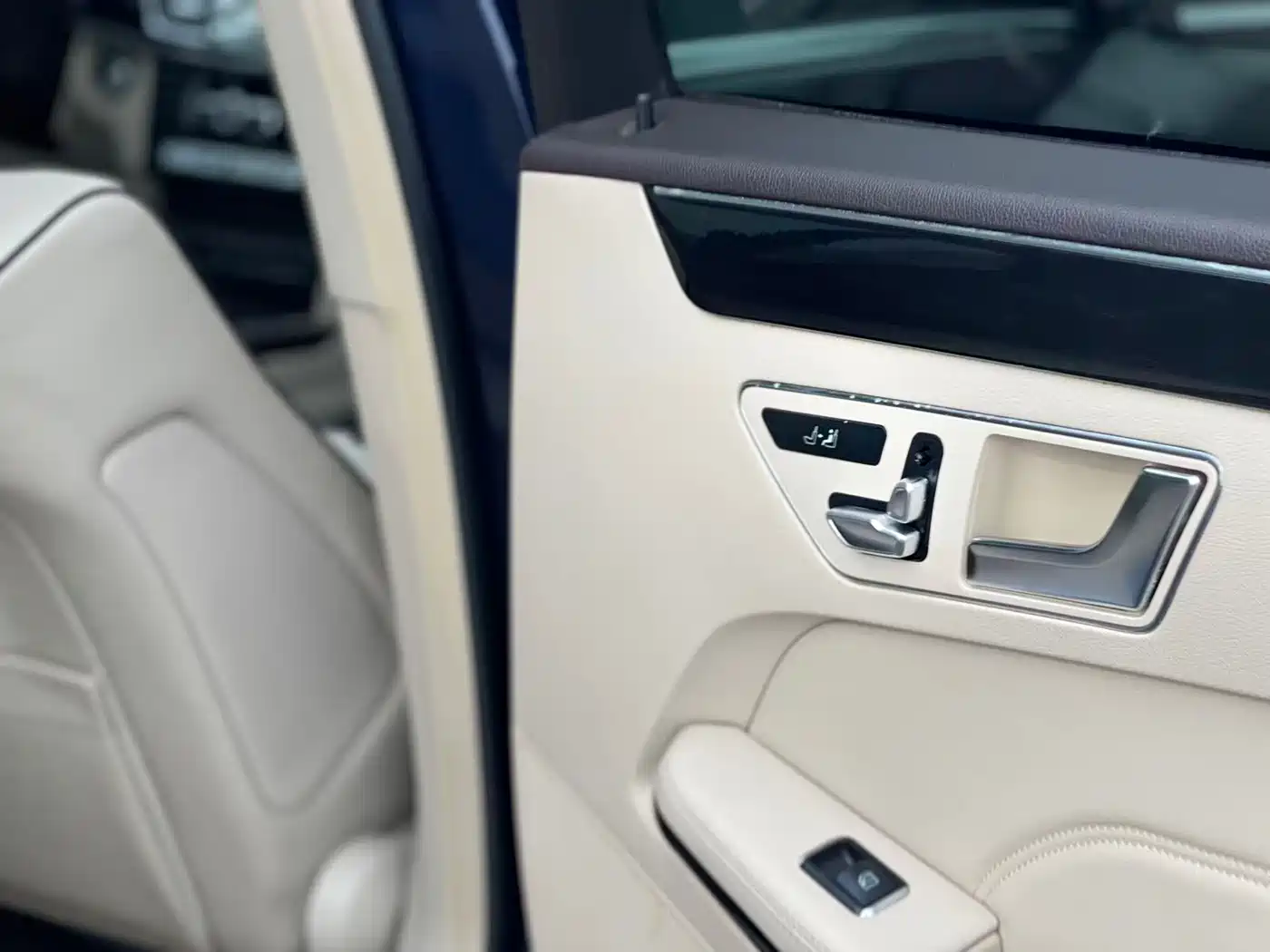 Mercedes-Benz E-Class 2015 E 260 L Sport фото 23