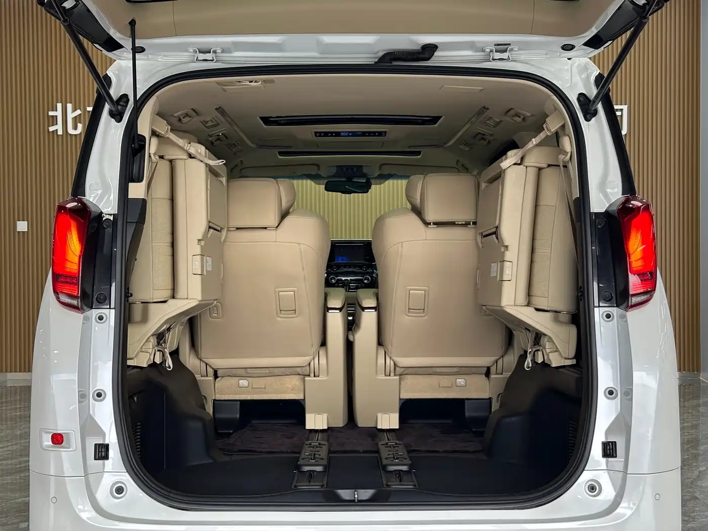 Toyota Alphard 2018 Facelift 3.5L Premium Edition фото 16