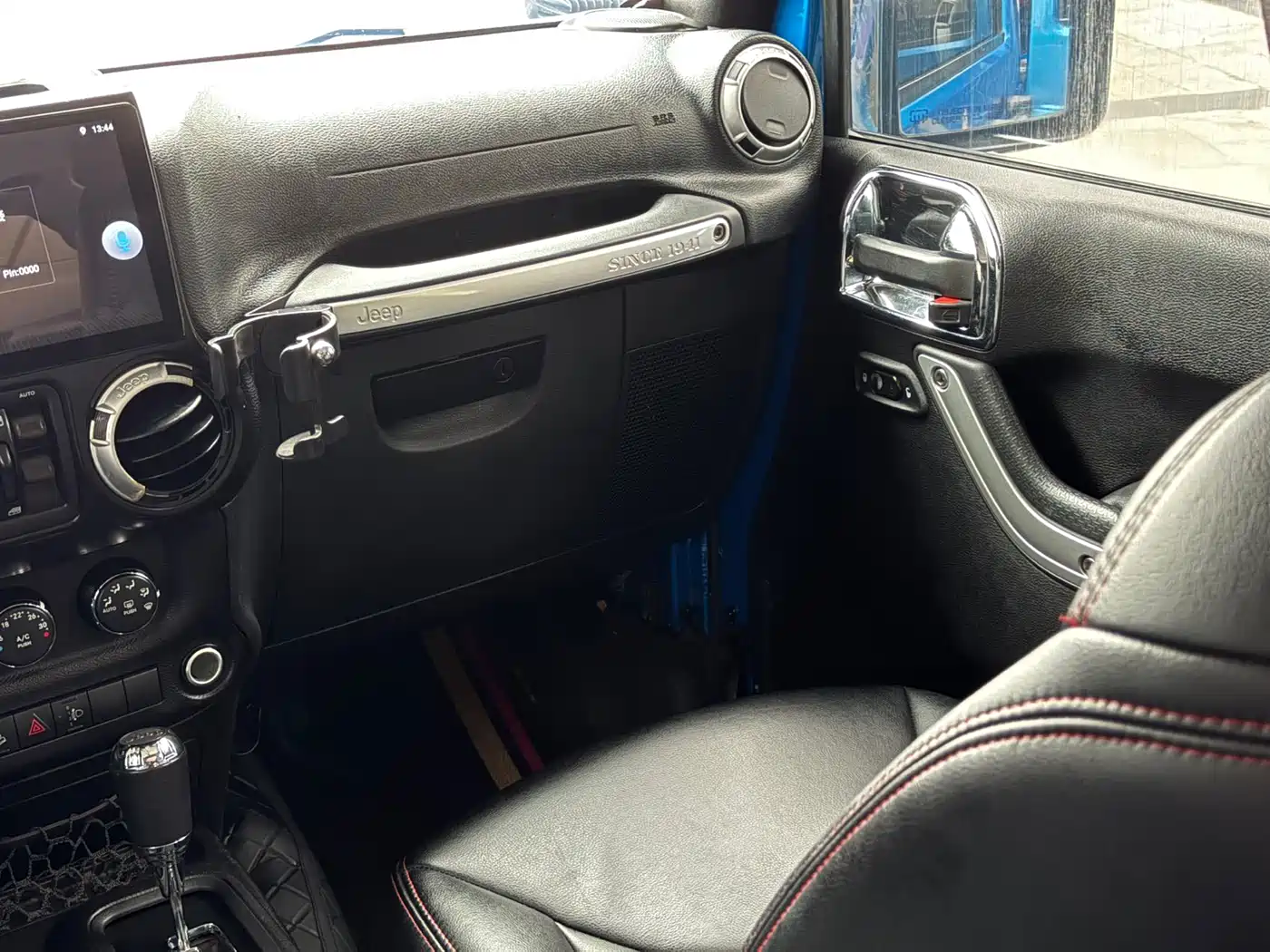 Photo 13 - Jeep Wrangler