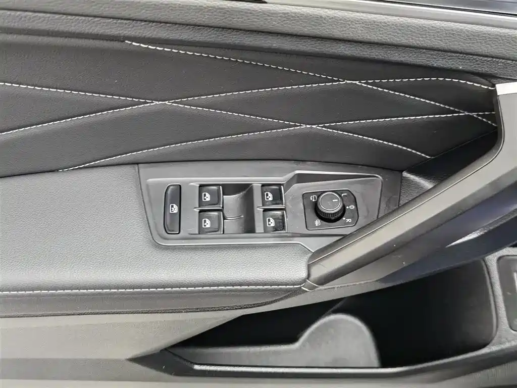 Volkswagen Tiguan L PHEV 2023 430PHEV Plug-in Hybrid Premium фото 9
