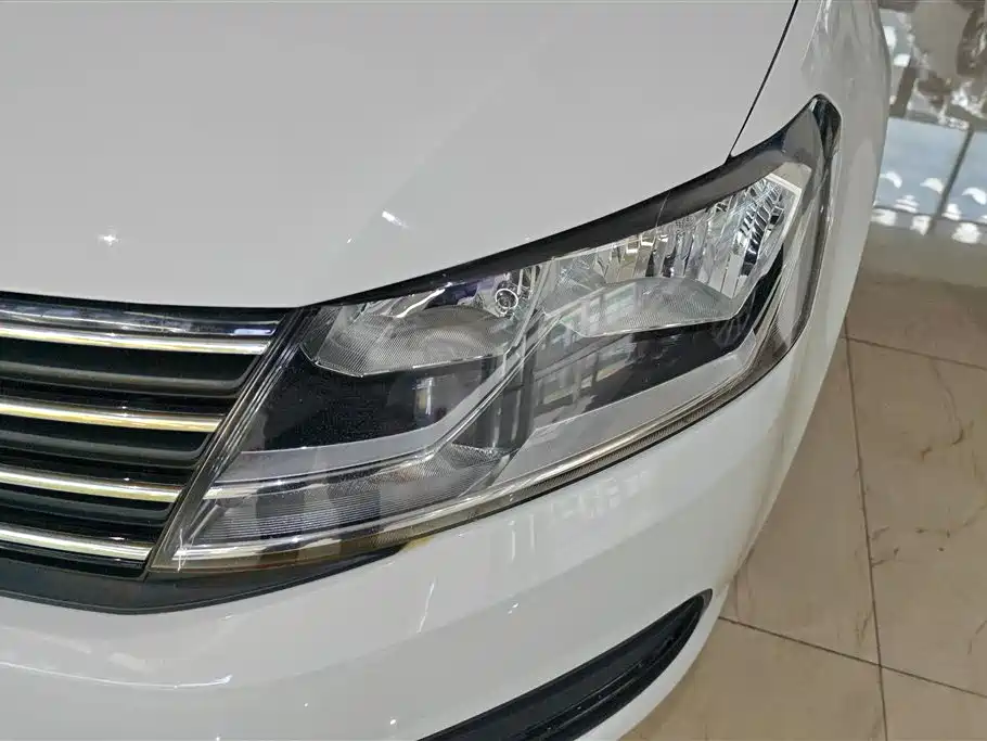 Volkswagen Lavida 2017 1.6L Automatic Trend Edition фото 5