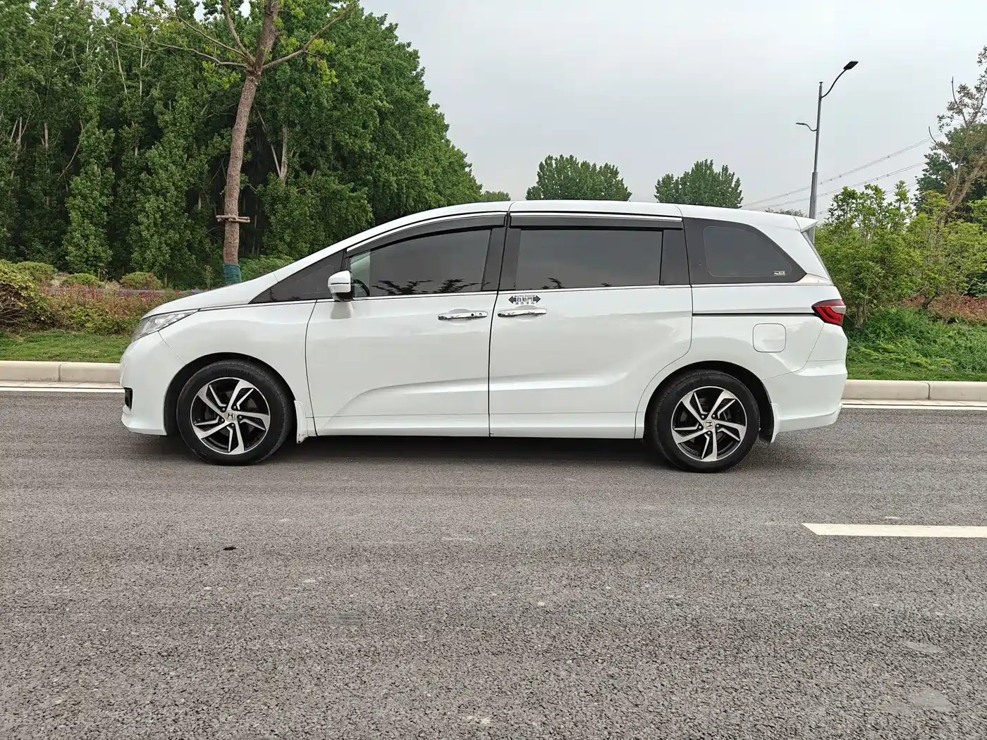 Honda Odyssey 2015 Facelift 2.4L Luxury Edition фото 4