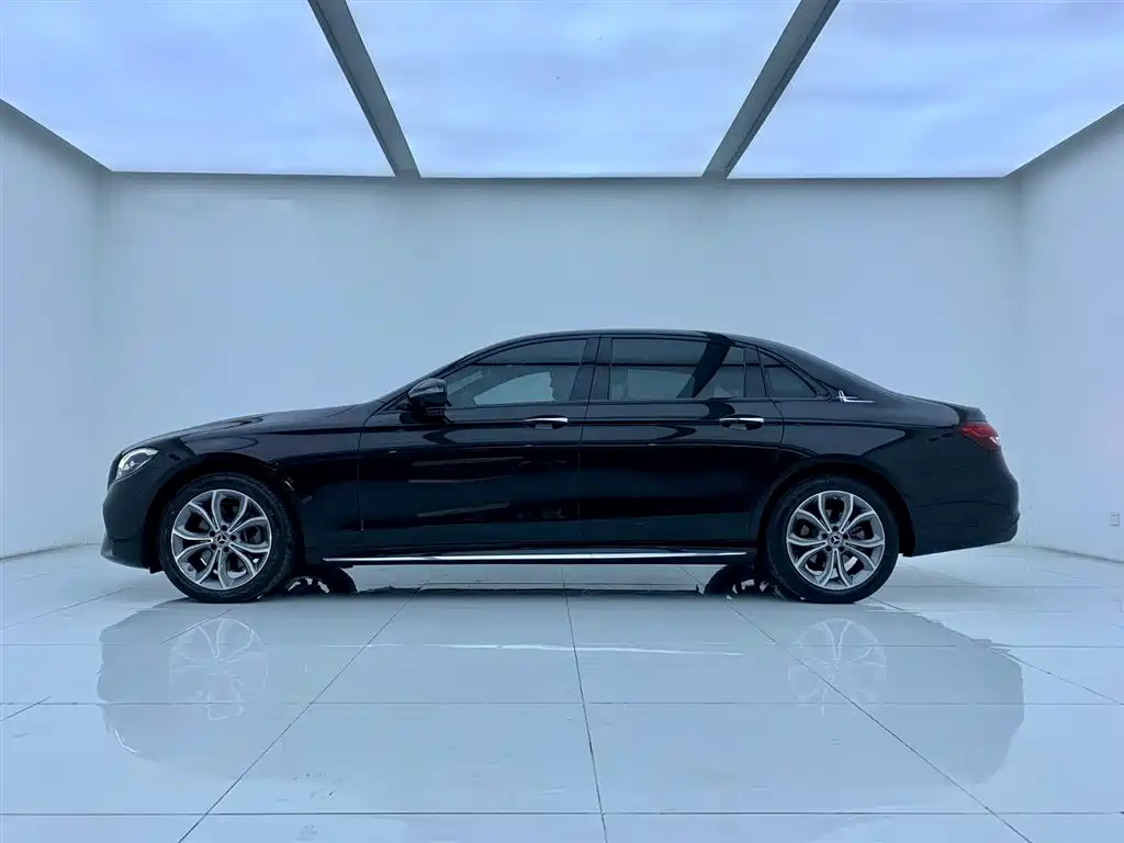 Mercedes-Benz E-Class 2023 E 300 L Sport Fashion фото 2
