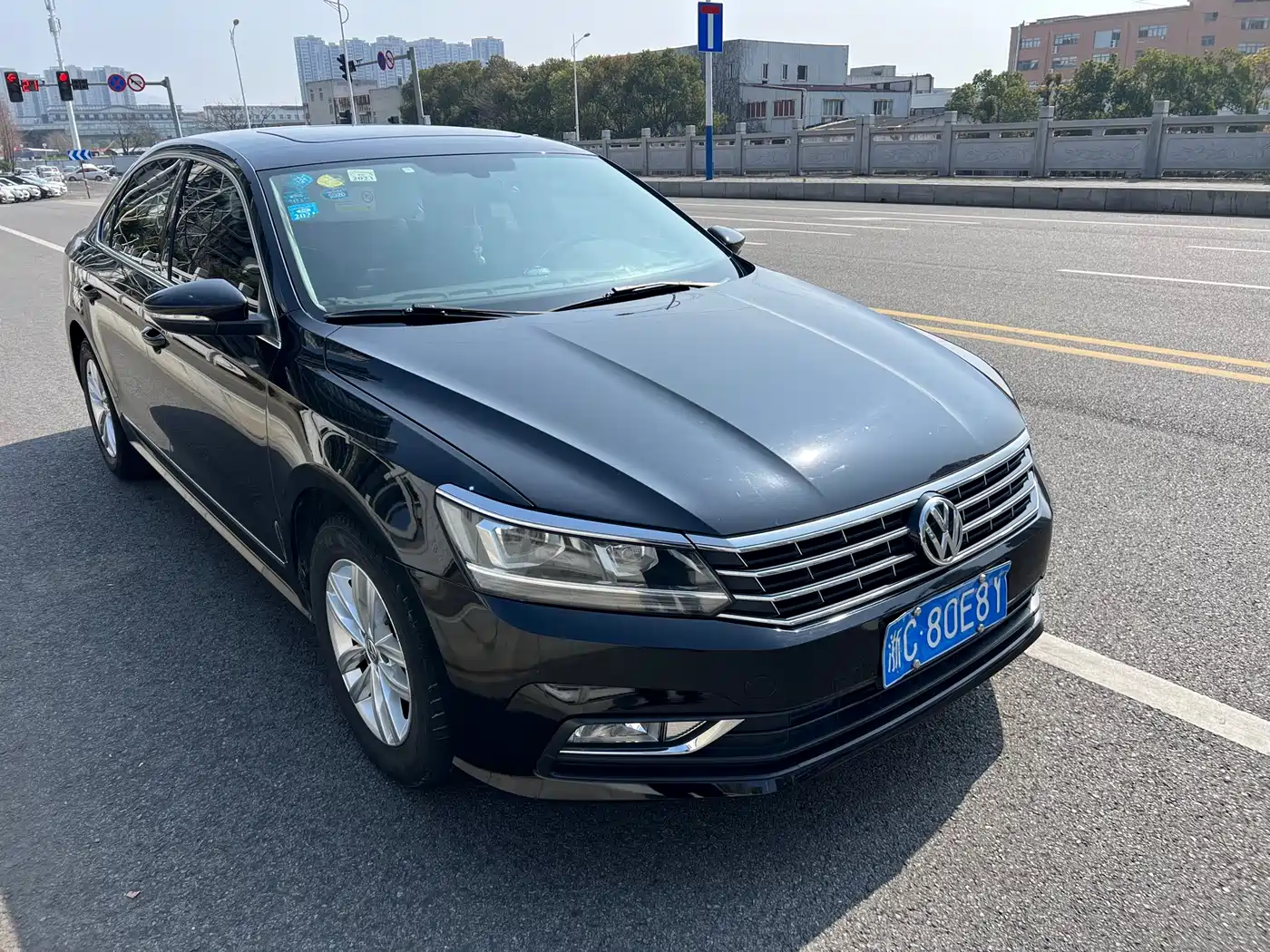 Volkswagen Passat 2016 280TSI DSG Honor Edition фото 2