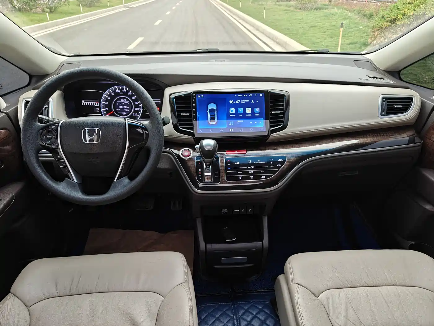 Honda Odyssey 2015 Facelift 2.4L Luxury Edition фото 11