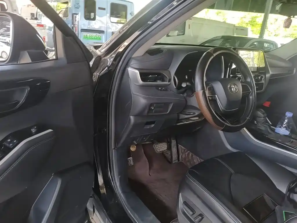 Toyota Highlander 2022 Dual Engine 2.5L AWD Elite 7-Seater фото 16