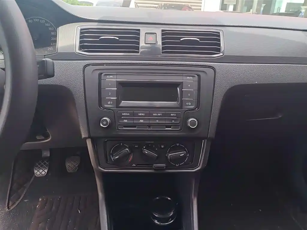 Volkswagen Santana 2018 1.5L Manual Trend Edition фото 13
