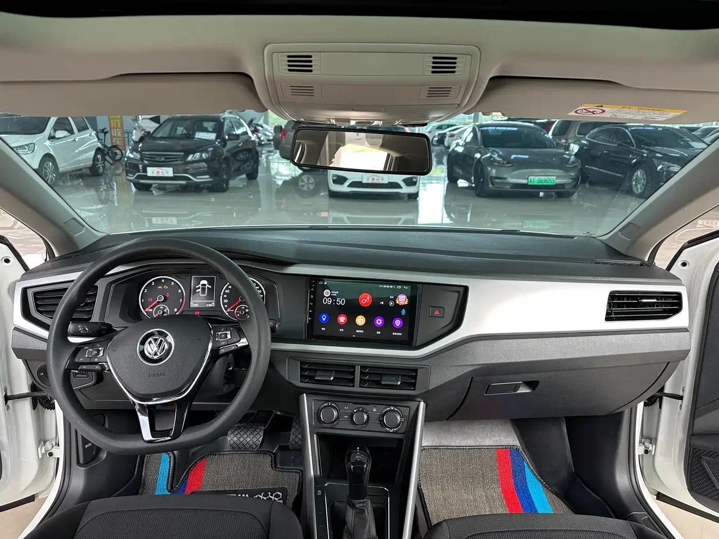 VOLKSWAGEN POLO