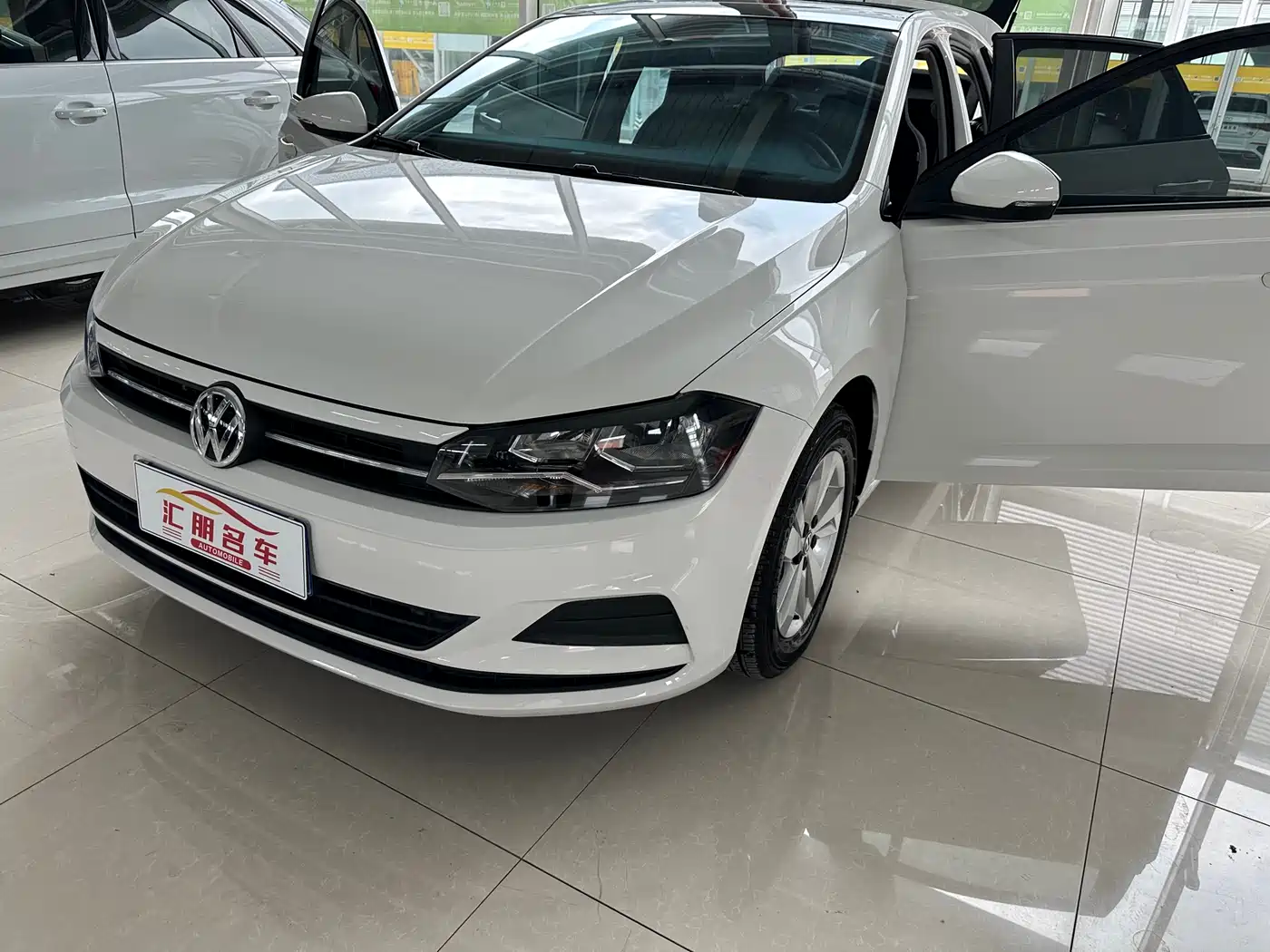 VOLKSWAGEN POLO