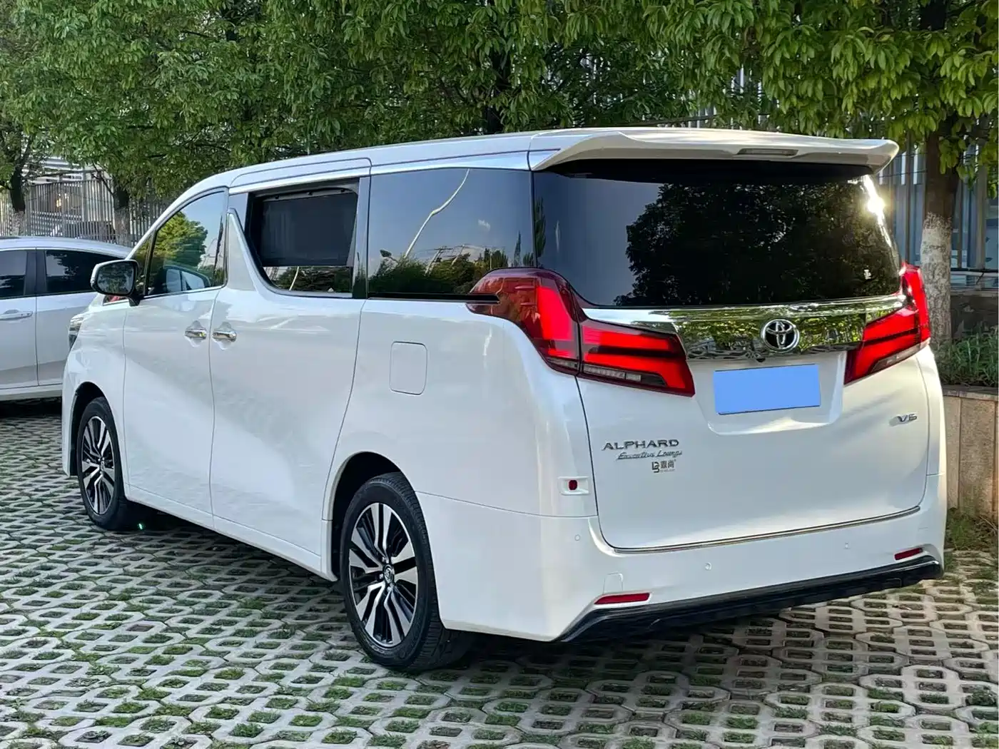 Toyota Alphard 2018 Facelift 3.5L Premium Edition фото 6