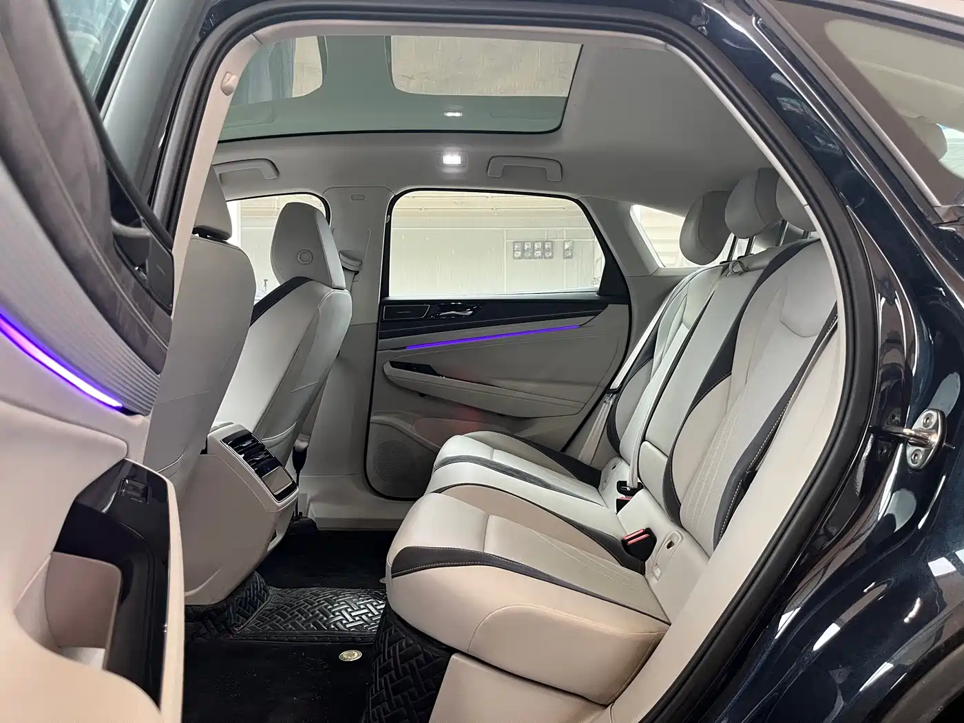 VOLKSWAGEN ID.7 VIZZION