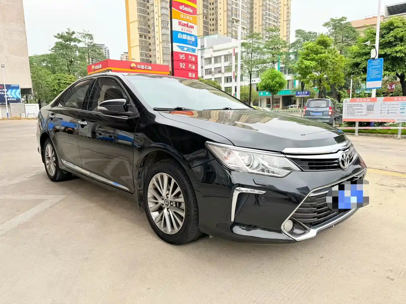 Toyota Camry 2016 2.5G 10th Anniversary Luxury Navigation Edition фото 3