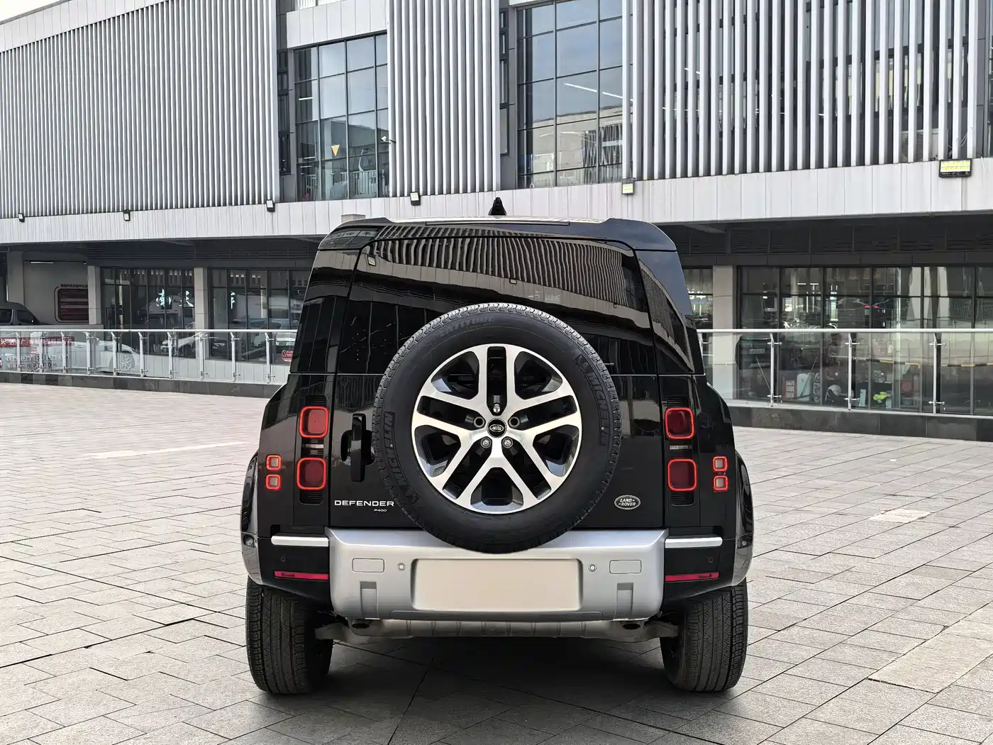 Land Rover Defender 2023 Facelift 90 3.0T P400 XS фото 16