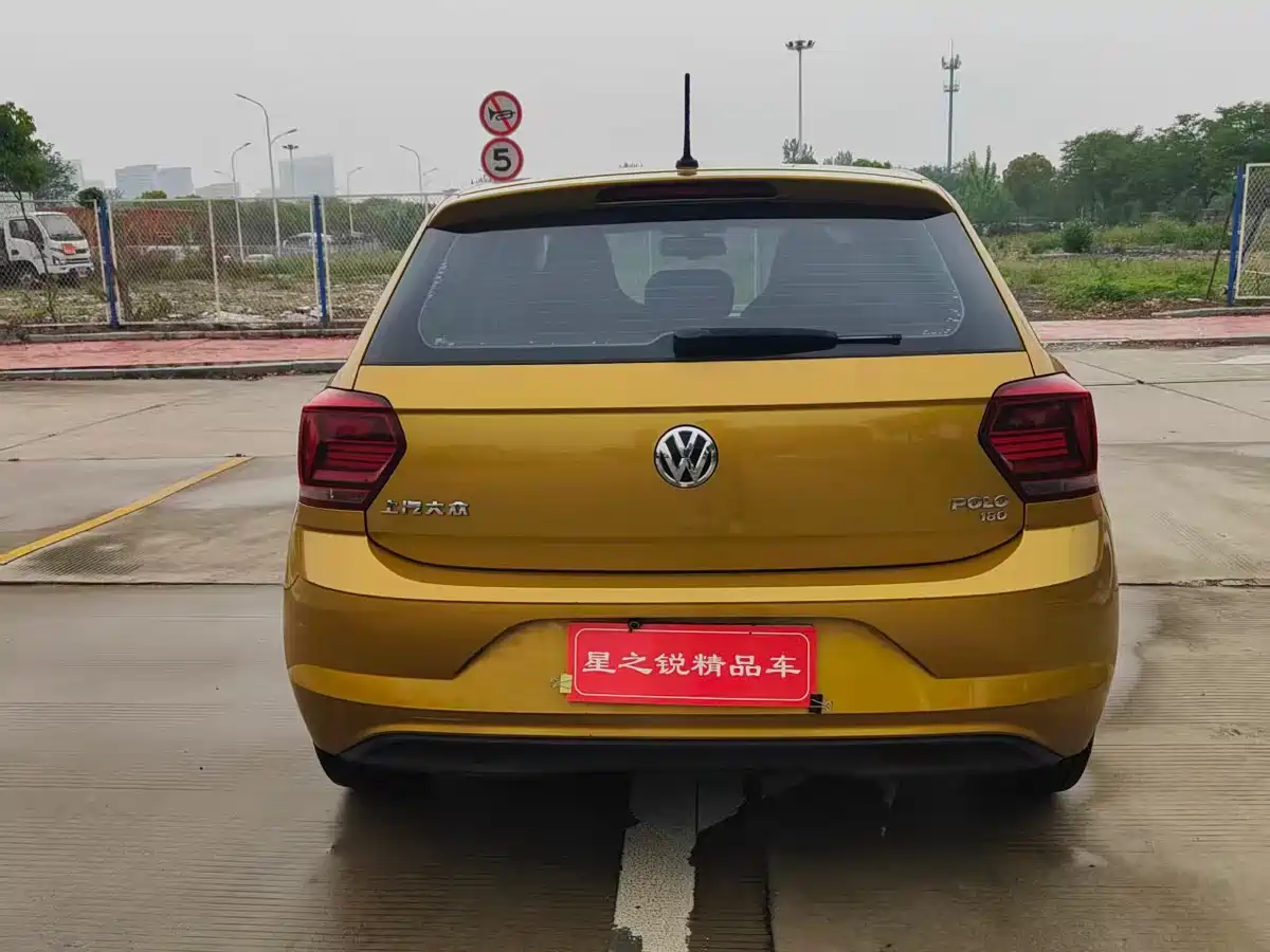 Volkswagen Polo 2019 Plus 1.5L Automatic Panorama Enjoyment Edition фото 5