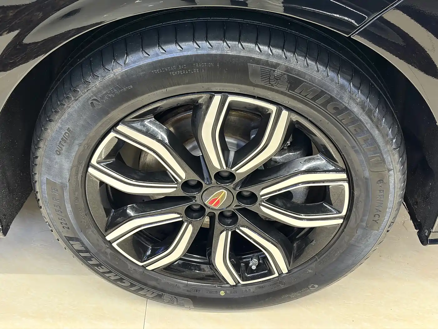 Hongqi HQ9 2023 2.0T Smart Connect Flag Smooth Edition фото 19