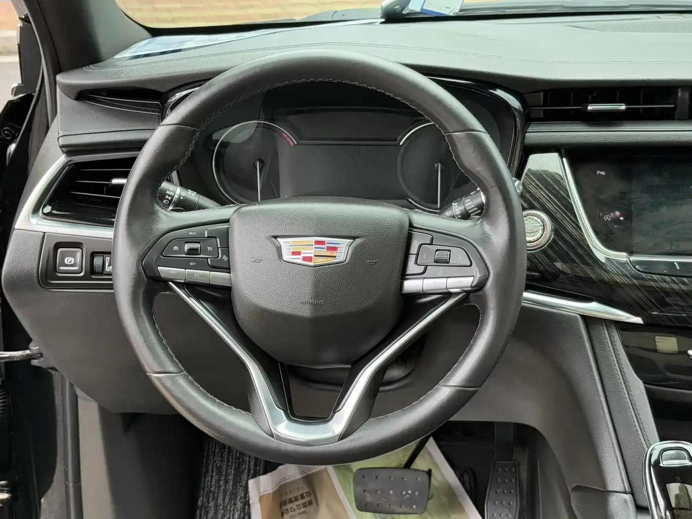 Photo 32 - Cadillac XT6