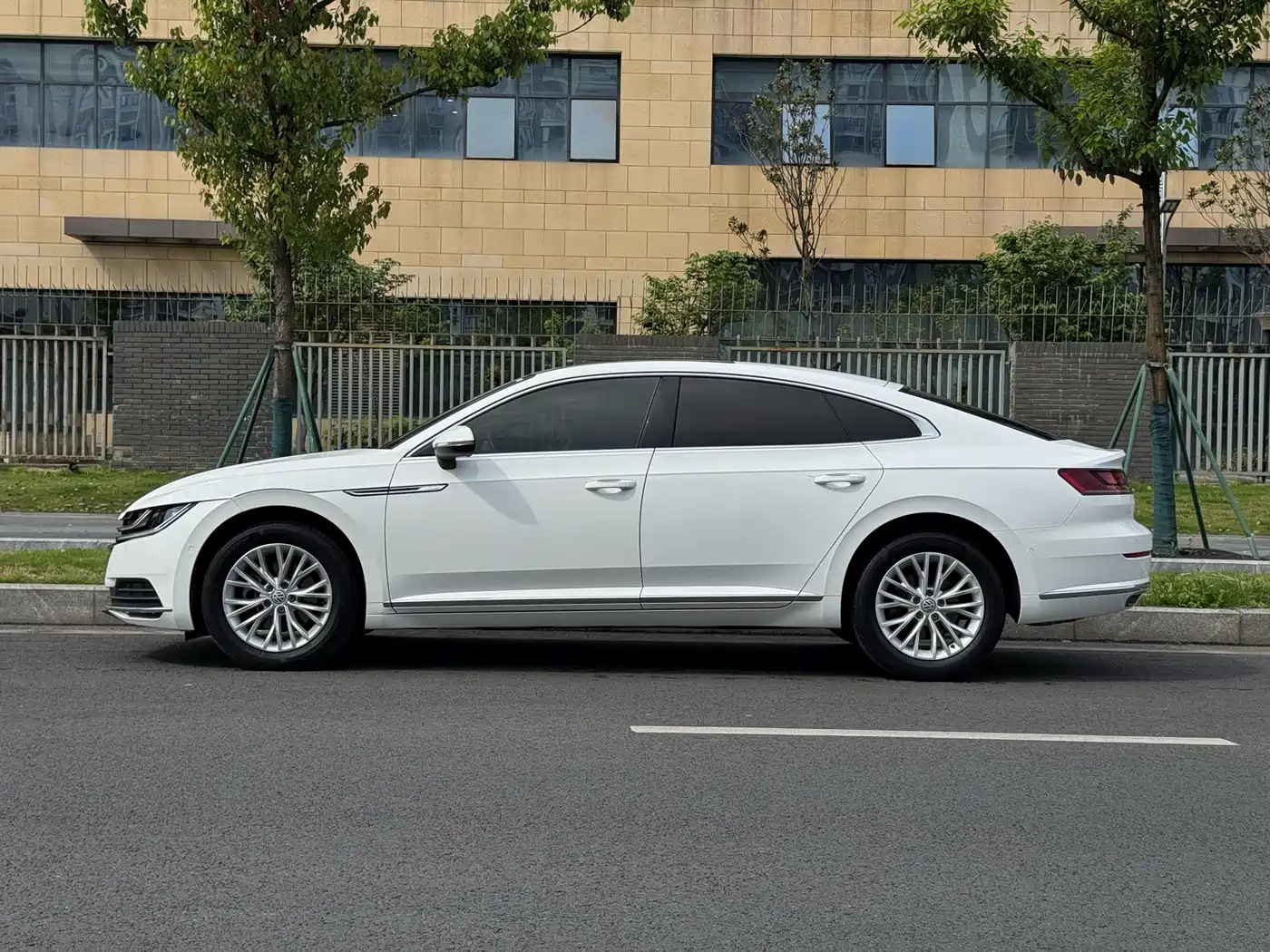 Volkswagen FAW-Volkswagen CC 2019 330TSI Charm Edition China VI фото 15