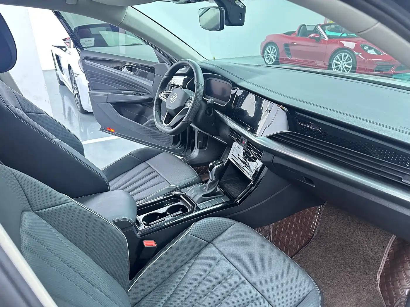 Volkswagen Passat 2024 380TSI Luxury фото 15