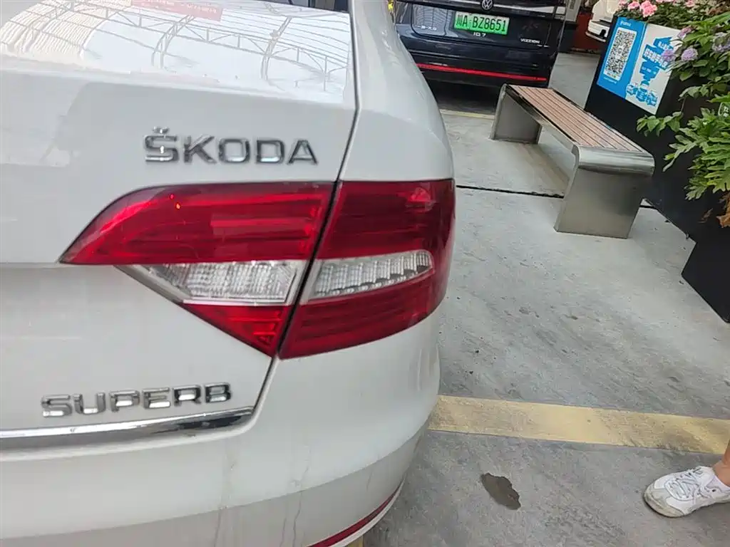 Škoda Superb 2013 1.8TSI Automatic Elegance Edition фото 8