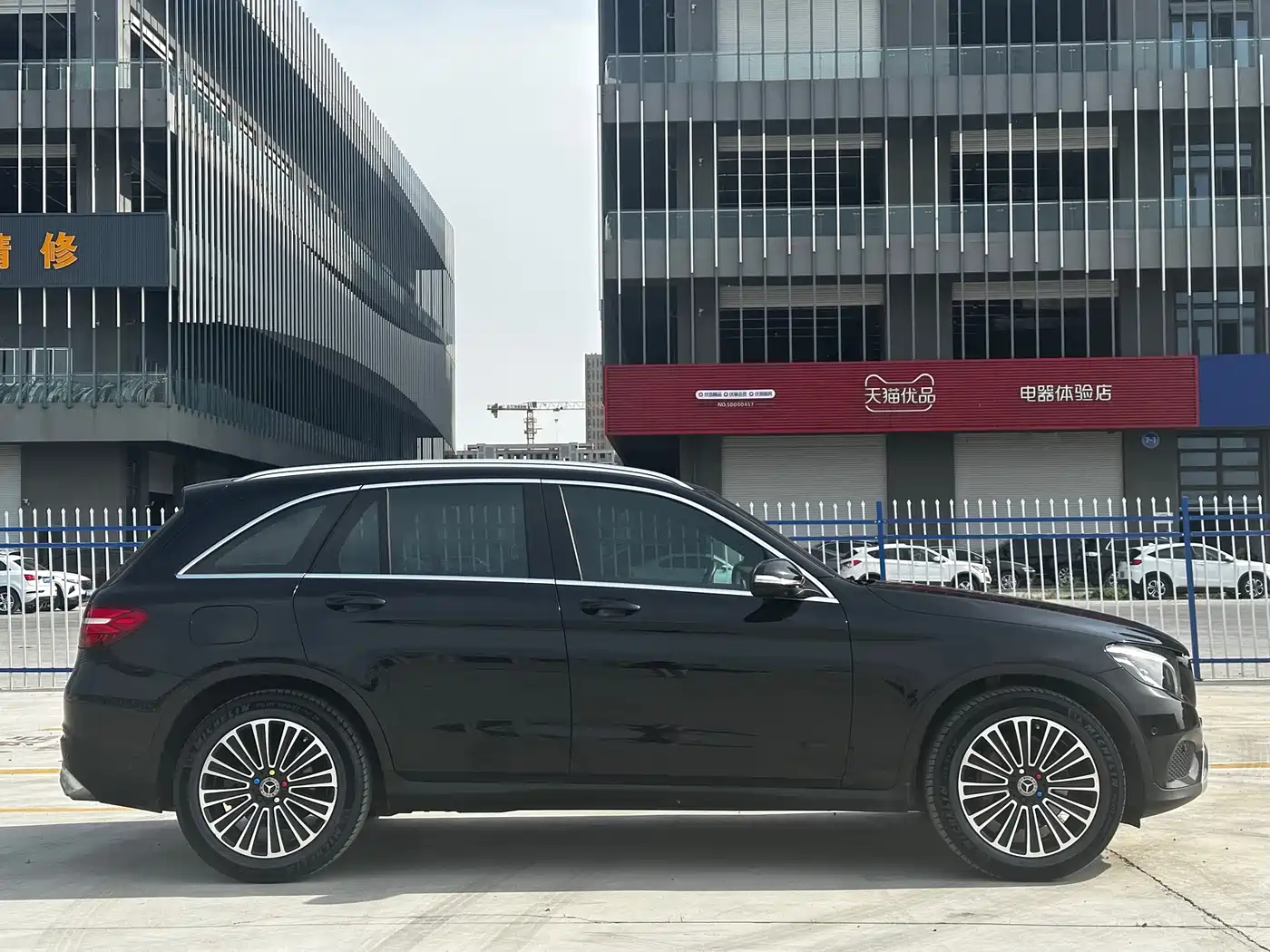 Mercedes-Benz GLC 2018 Facelift GLC 200 4MATIC фото 4