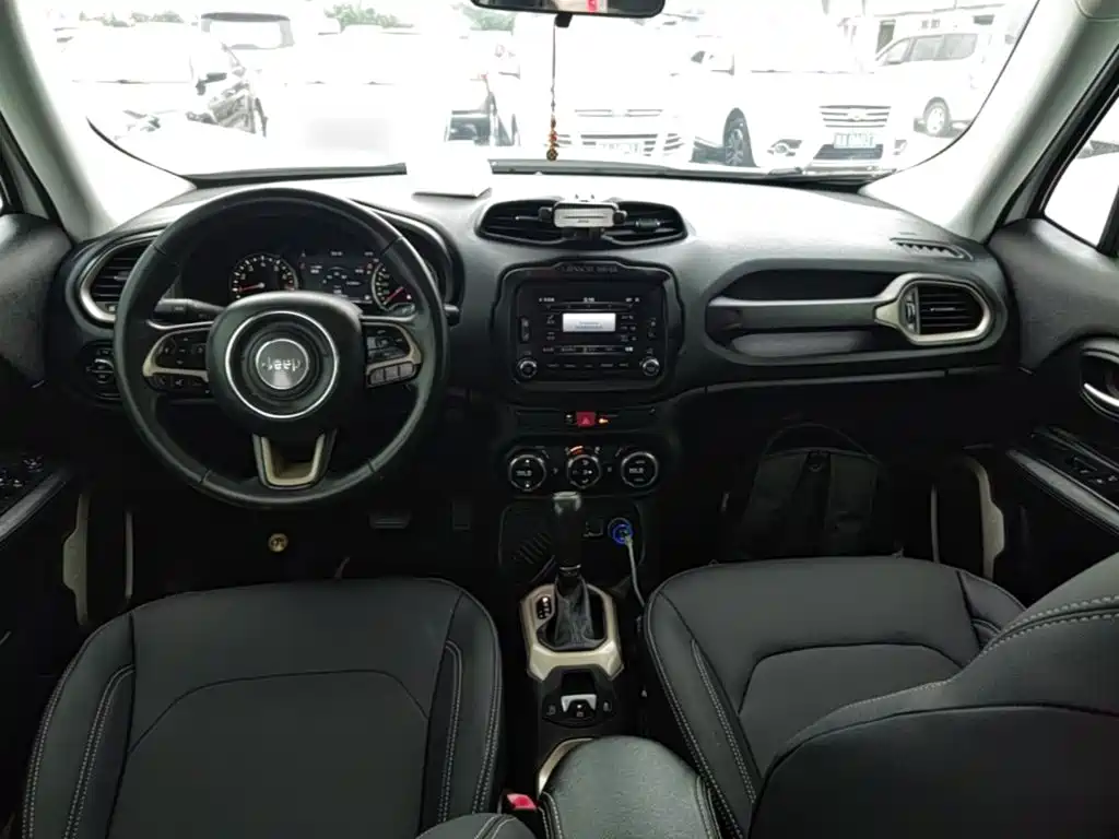 Photo 6 - Jeep Renegade