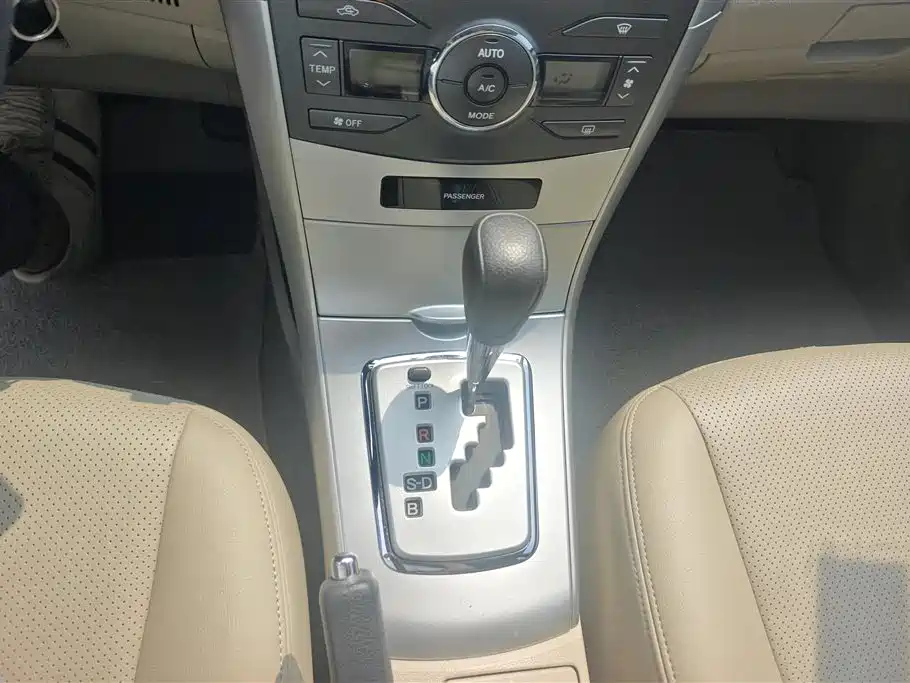 Toyota Corolla 2012 Styling Edition 1.8L CVT GL-i фото 16
