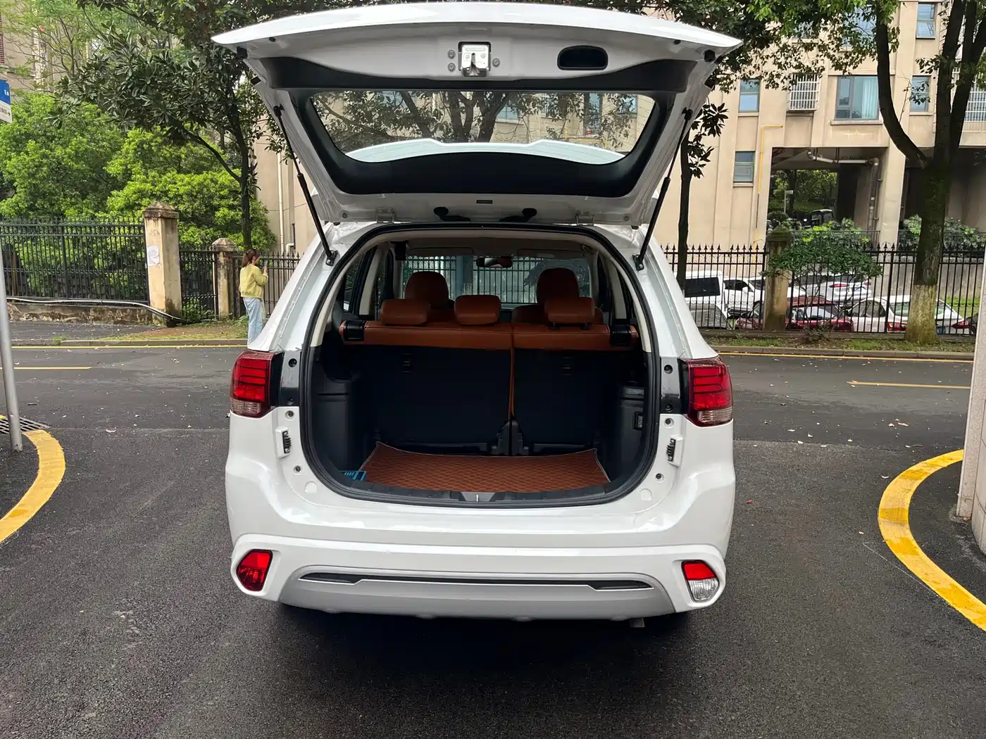 MITSUBISHI OUTLANDER